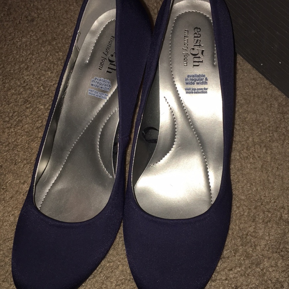 5/$25 Sale💞 ✨Navy Blue heels